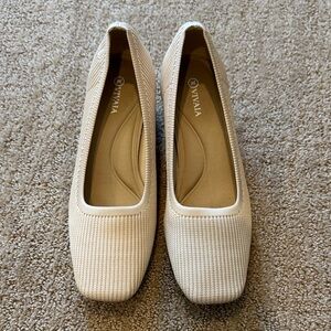 VIVAIA Women's Cream Heels